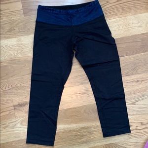 Lululemon black crop leggings REVERSIBLE